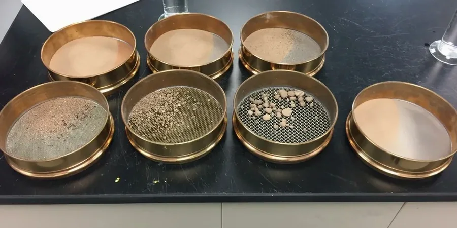 Korngrößenanalyse Siebung und Hydrometer für Geotechnik in Dorsten